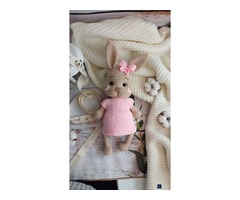 В'язана зайка в рожевій сукні амі4