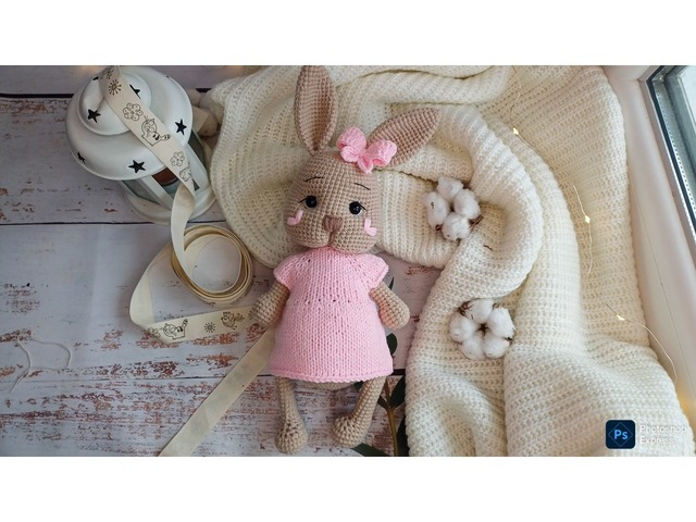 В'язана зайка в рожевій сукні амі4