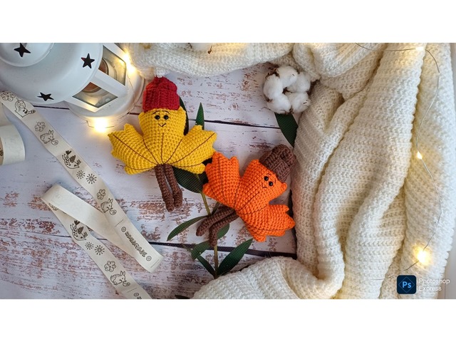 В'язаний брелок підвіска Кленовий листок