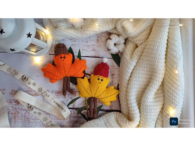 В'язаний брелок підвіска Кленовий листок