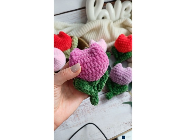 В'язані тюльпани амігурумі брелок підвіска