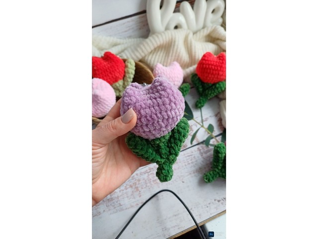 В'язані тюльпани амігурумі брелок підвіска