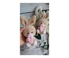 Плюшевий зайчик з сердечком
