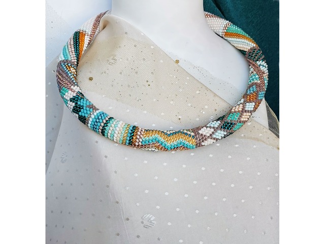 Прикраса із бісеру кольє-джгут "М'ятний"