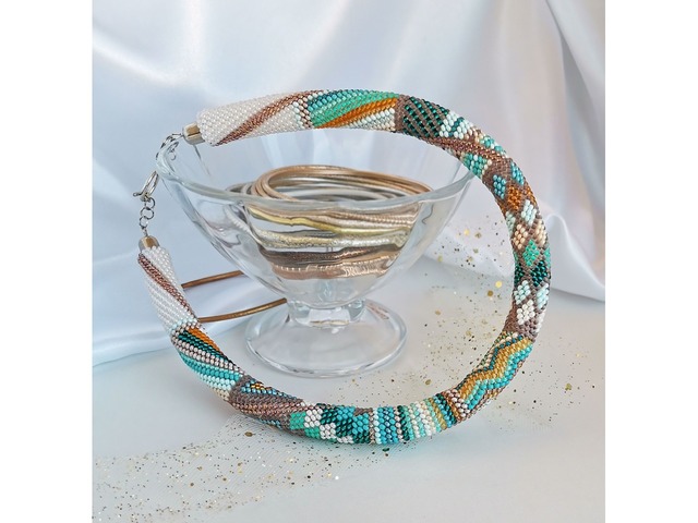 Прикраса із бісеру кольє-джгут "М'ятний"