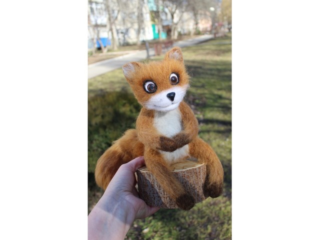 Лис упоротий іграшка валяна з шерсті інтерєрна войлочная лиса хендмєйд сувенір подарок