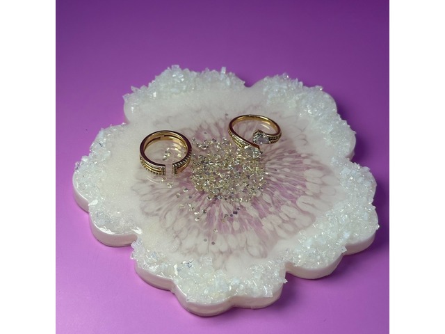 Підставка з епоксидної смоли для прикрас, свічок.