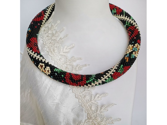 Прикраса із бісеру кольє-джгут "Квітка ночі"