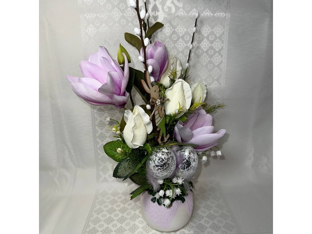 Великодня композиція в керамічному кашпо.