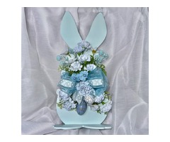 Великодній декор у формі зайця.