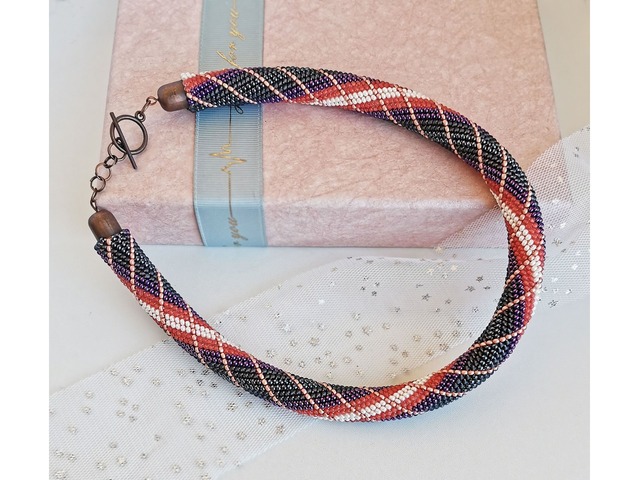 Прикраса із бісеру кольє-джгут "Гранатовий танець"