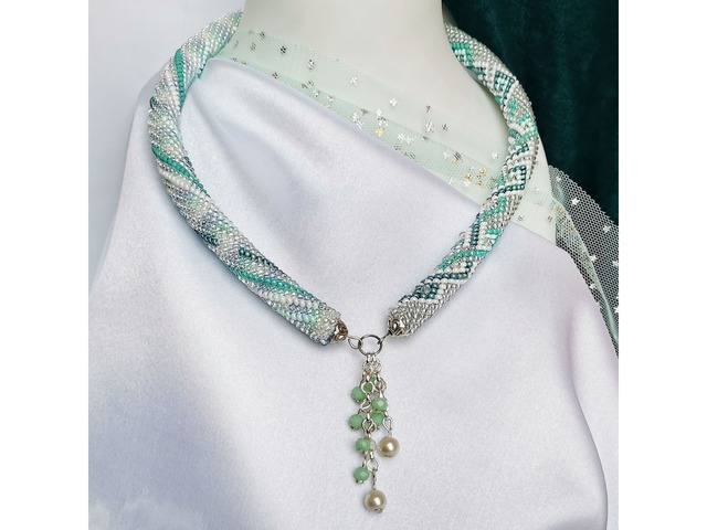 Прикраса із бісеру кольє-джгут "Лазурний бриз"