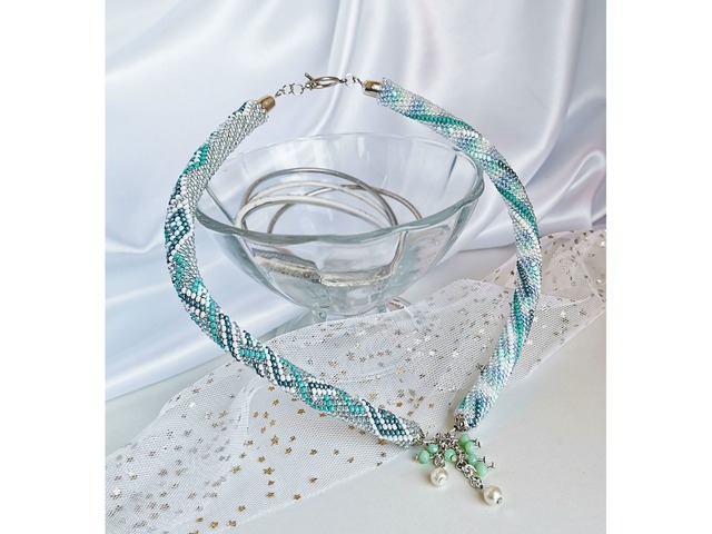Прикраса із бісеру кольє-джгут "Лазурний бриз"