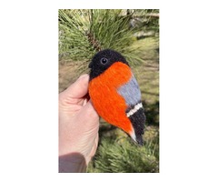 Брош снегірь валяна з шерсті прикраса птица войлочна іграшка хендмєйд сувенір подарунок