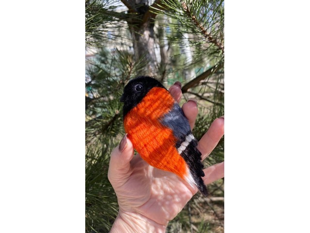 Брош снегірь валяна з шерсті прикраса птица войлочна іграшка хендмєйд сувенір подарунок