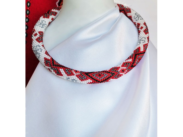 Прикраса із бісеру кольє-джгут "Вдача"