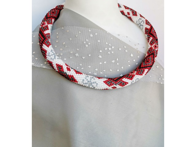 Прикраса із бісеру кольє-джгут "Вдача"