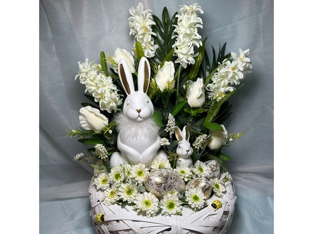 Великодня композиція в кашпо.