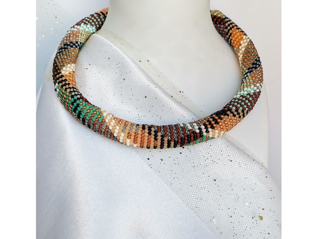 Прикраса із бісеру кольє-джгут "Лісовий вітер"