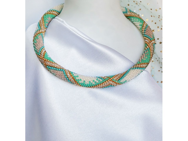 Прикраса із бісеру кольє-джгут "Місячний вітер"