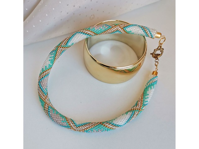 Прикраса із бісеру кольє-джгут "Місячний вітер"