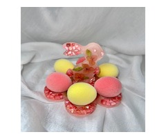 Декоративна підставка для яєць з епоксидної смоли.