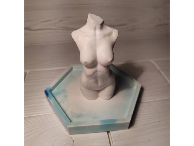 Гипсовая статуэтка женский торс