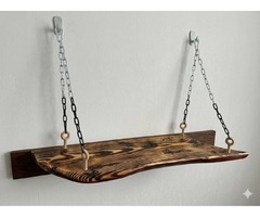 Підвісна полка ручної роботи з обпаленого дерева на ланцюгах