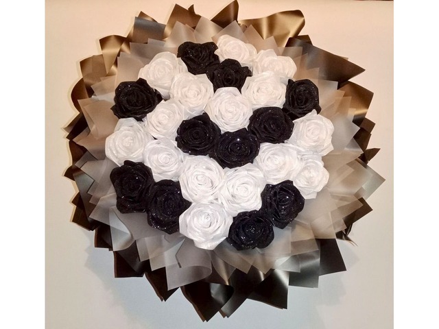 Троянди чорно-білі з блискітками