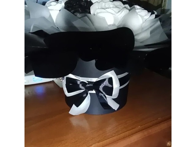 Троянди чорно-білі з блискітками