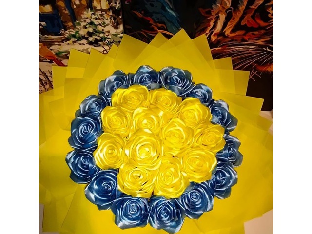 Жовто-блакитні троянди