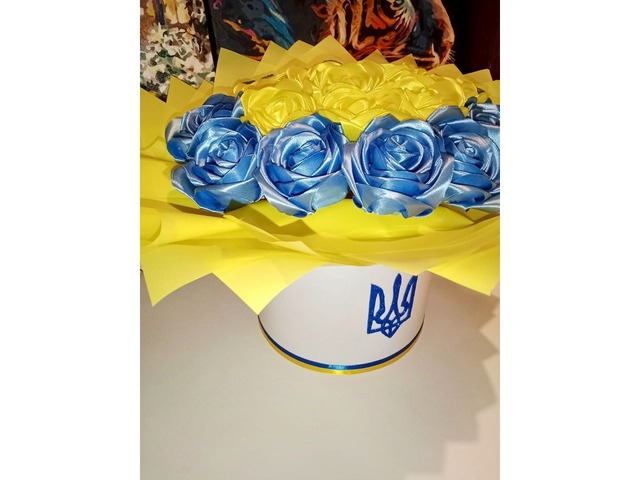 Жовто-блакитні троянди