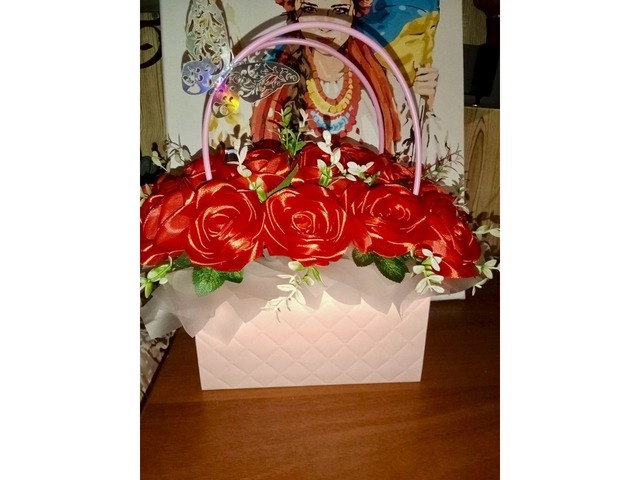 Троянди червоного кольору