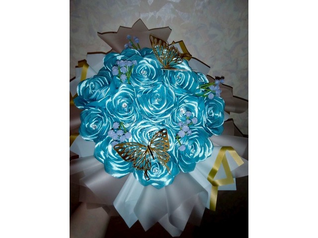 Букет блакитних троянд