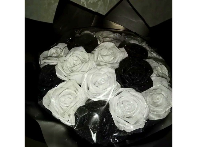 Чорно-білі троянди з глітером