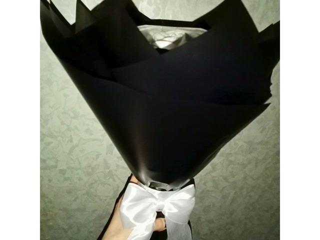 Чорно-білі троянди з глітером