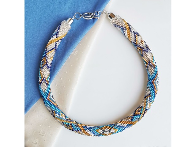 Прикраса із бісеру кольє-джгут "Лазурне сяйво"