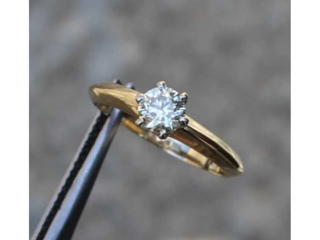 Золотое кольцо с натуральным Бриллиантом 0.5ct K/VVS2