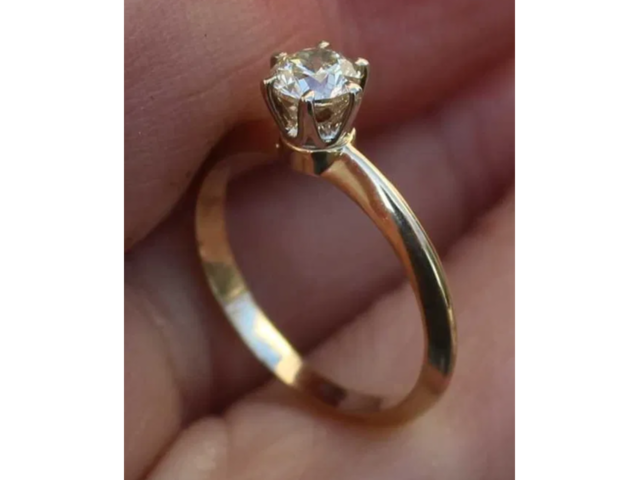 Золотое кольцо с натуральным Бриллиантом 0.5ct K/VVS2