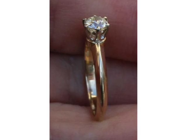 Золотое кольцо с натуральным Бриллиантом 0.5ct K/VVS2