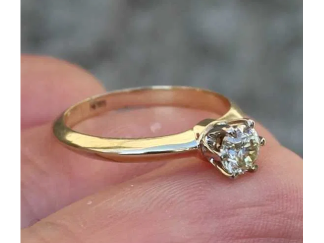 Золотое кольцо с натуральным Бриллиантом 0.5ct K/VVS2