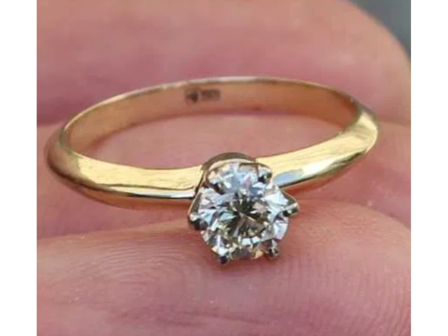 Золотое кольцо с натуральным Бриллиантом 0.5ct K/VVS2