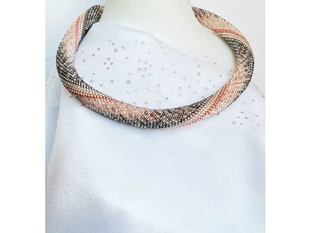 Прикраса із бісеру кольє-джгут "Срібний світанок"