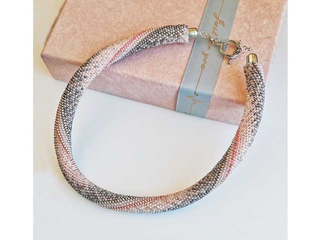 Прикраса із бісеру кольє-джгут "Срібний світанок"