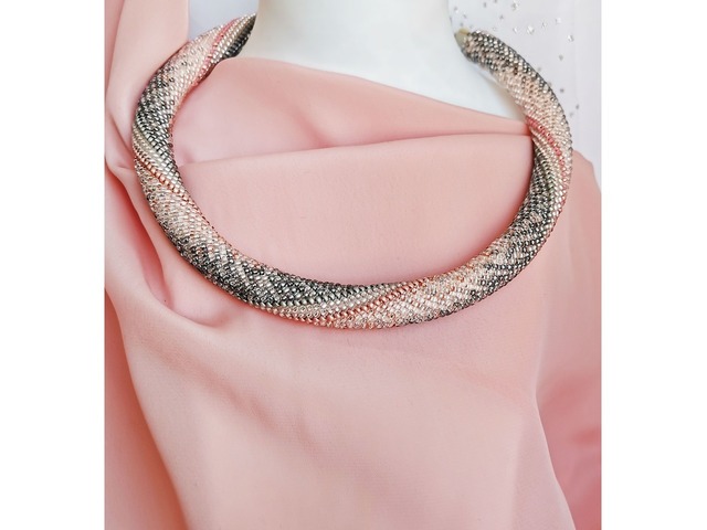 Прикраса із бісеру кольє-джгут "Срібний світанок"