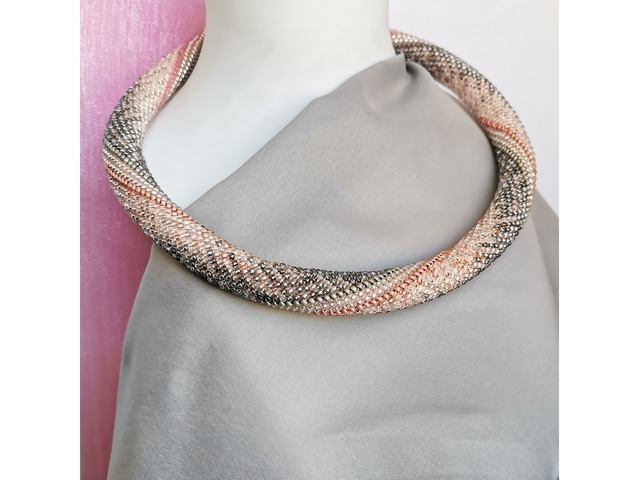 Прикраса із бісеру кольє-джгут "Срібний світанок"