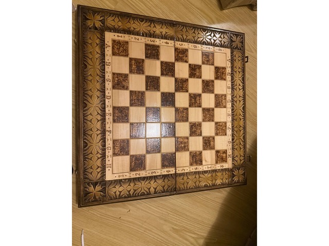 Шахматы / нарды ручной резьбы