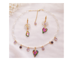 Ніжний комплект прикрас з перламутром та скляними підвісками