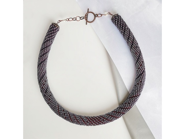 Прикраса із бісеру кольє-джгут "Магніт"