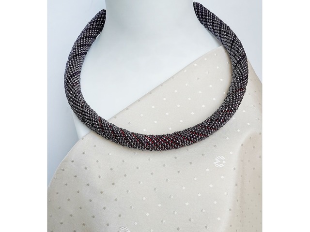 Прикраса із бісеру кольє-джгут "Магніт"